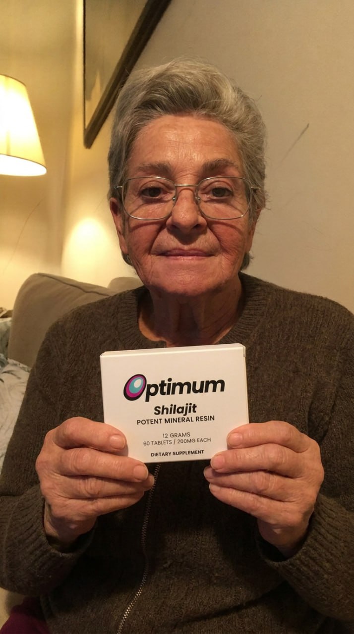 Carol M., verified Optimum customer holding the box