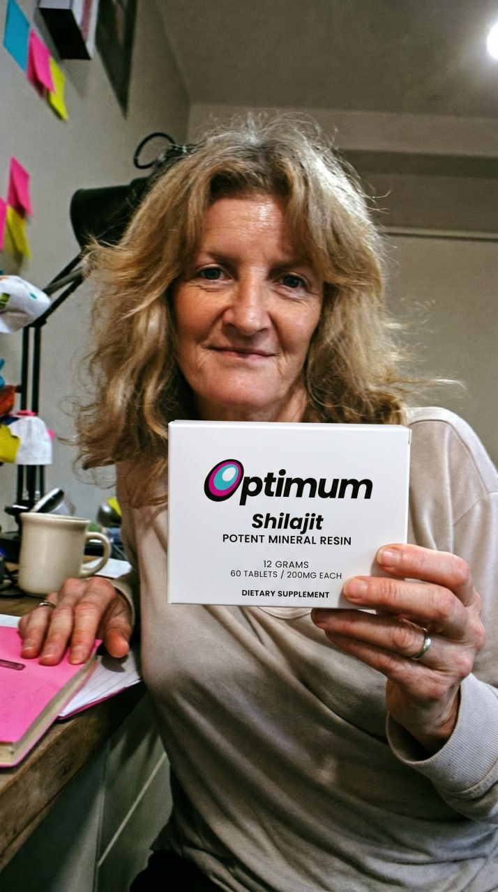 Maryann T., verified Optimum customer holding the box